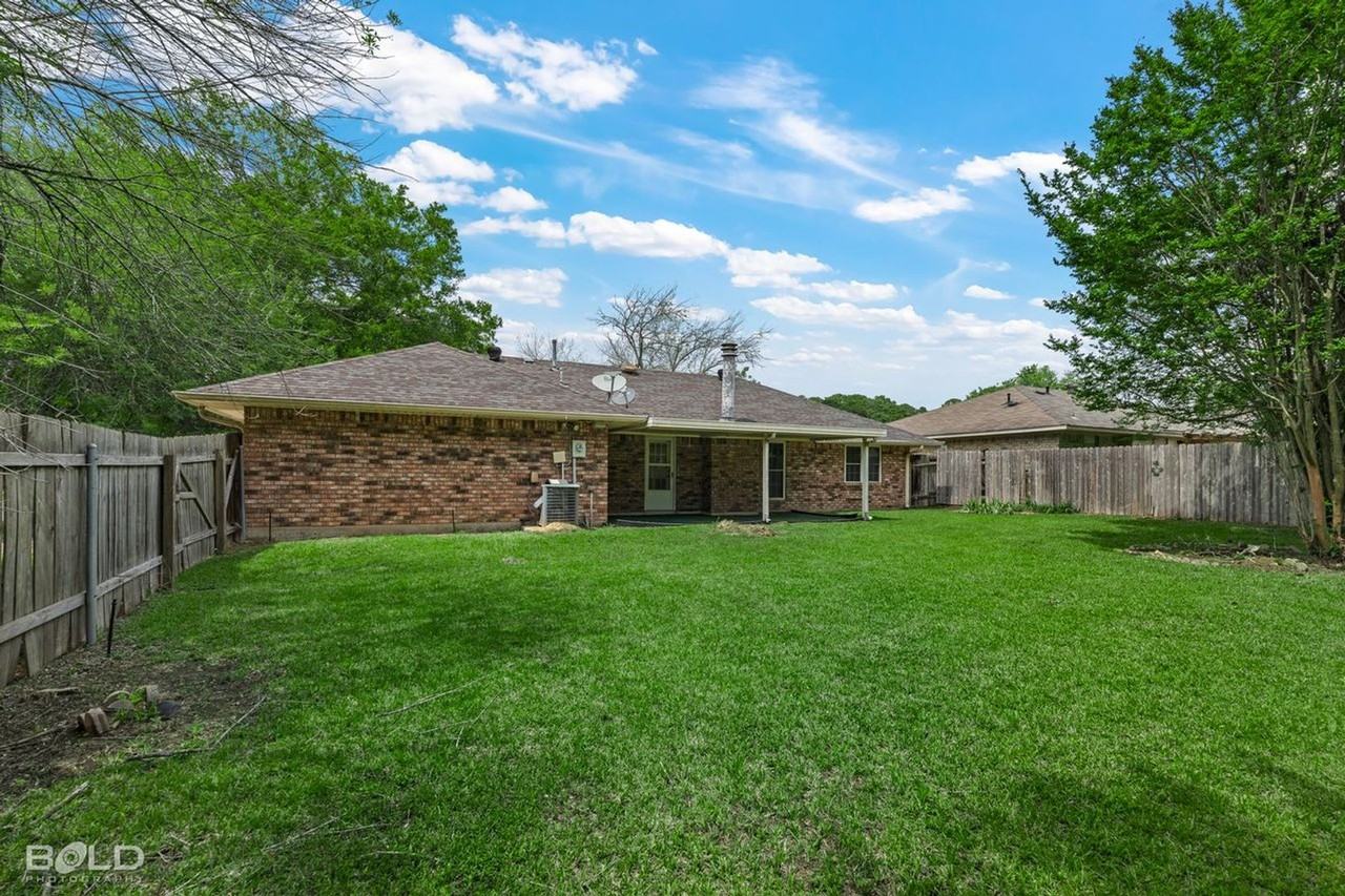 9202 Highcrest Dr - Photo 5 of 28