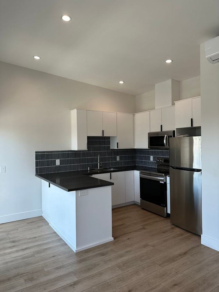 2332 F St - Photo 6 of 23