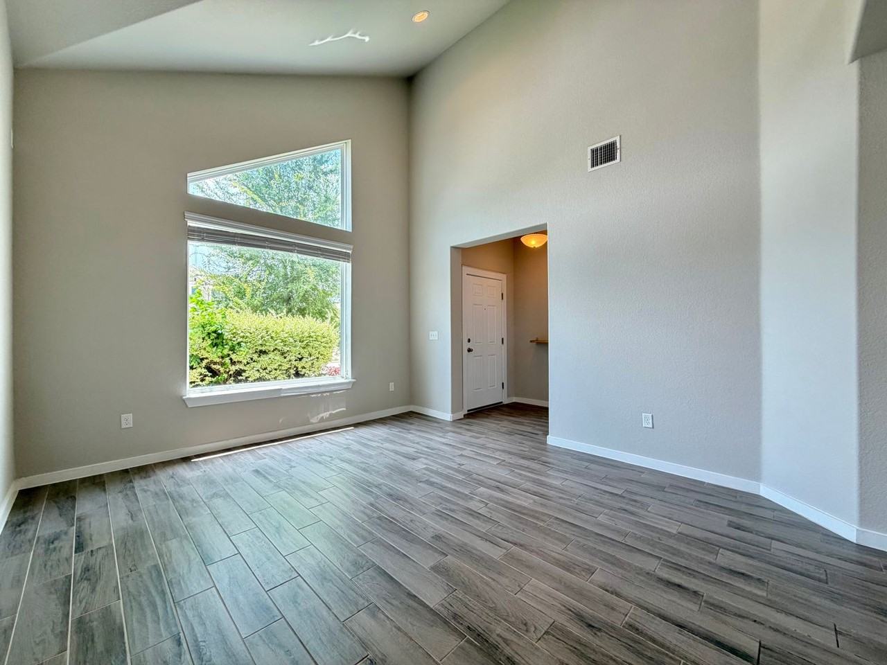 5404 Bonneville Bnd - Photo 5 of 37