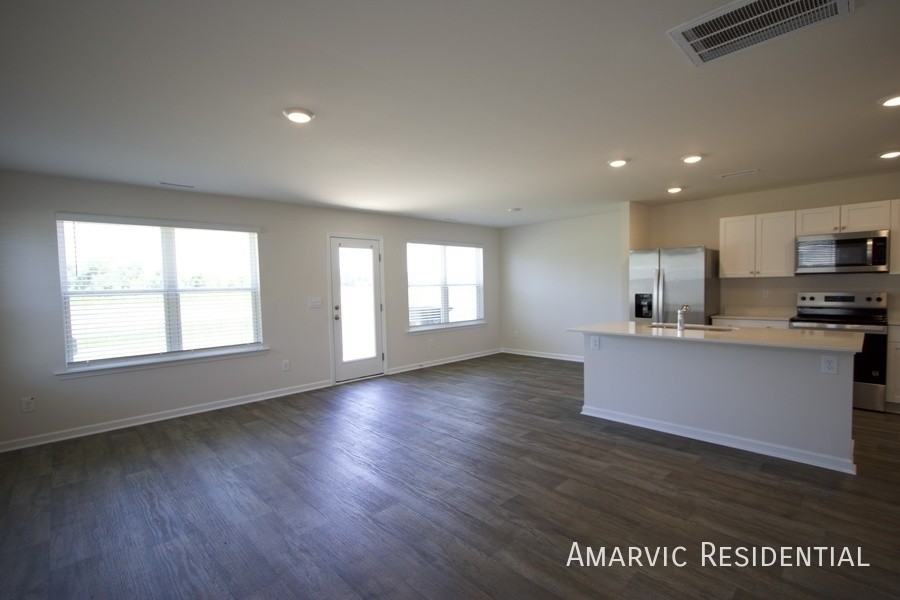175 Seymour Village Dr - Photo 3 of 25
