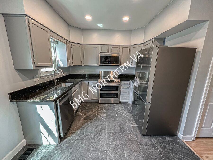 954 S Rolfe St - Photo 4 of 36