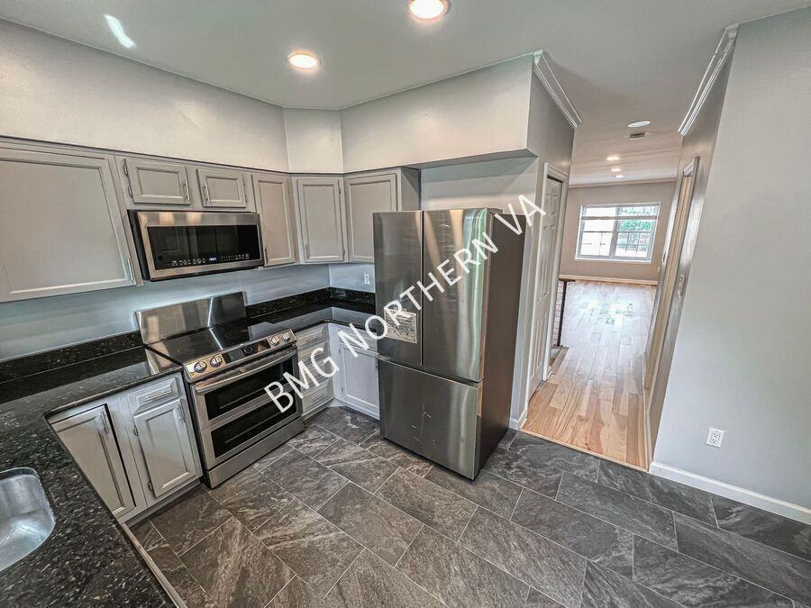 954 S Rolfe St - Photo 5 of 36