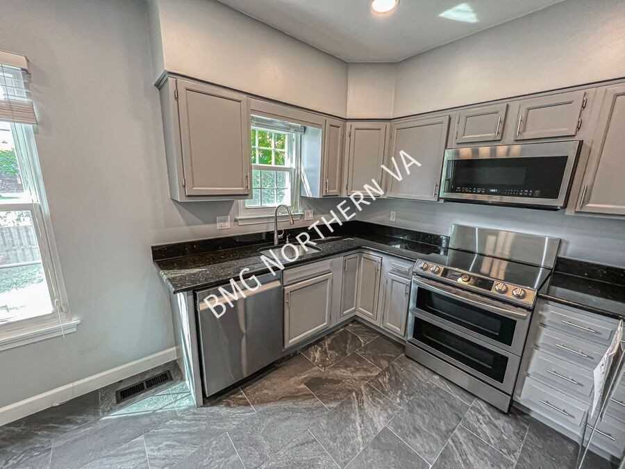954 S Rolfe St - Photo 6 of 36