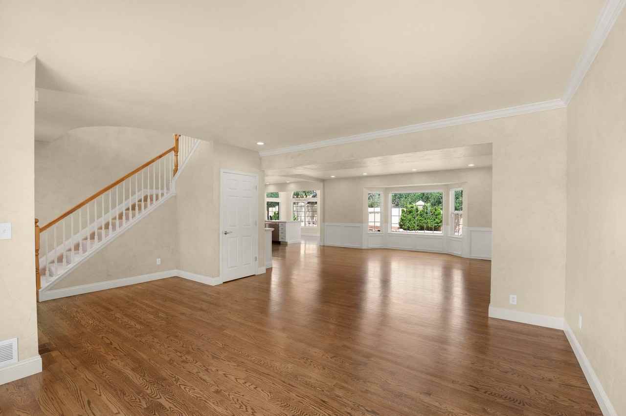 2420 Regal View Ct - Photo 7 of 50