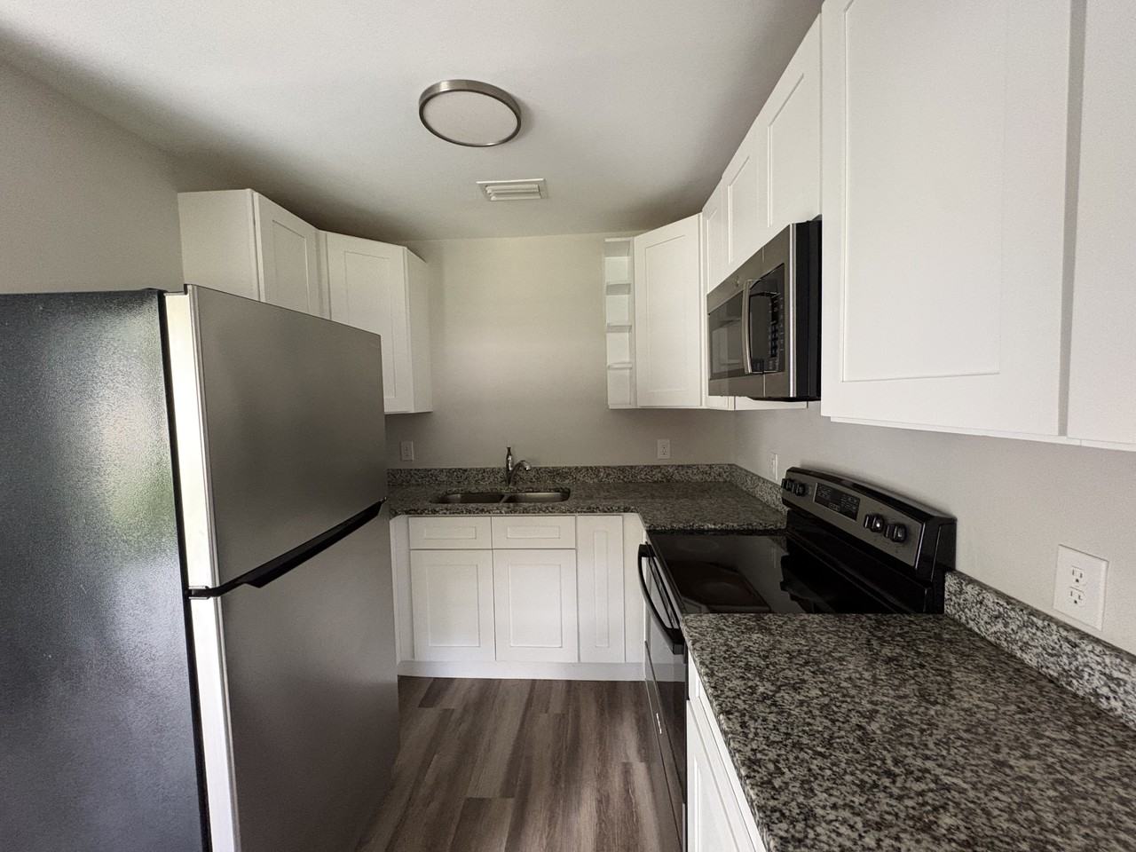 14618 N 43rd St - Photo 4 of 5