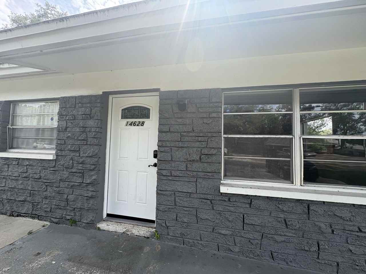 14628 N 43rd St - Photo 2 of 9