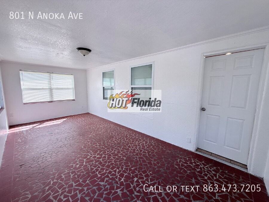 801 N Anoka Ave - Photo 4 of 14