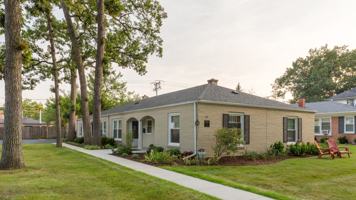 featured image of 104 E Scranton Ave