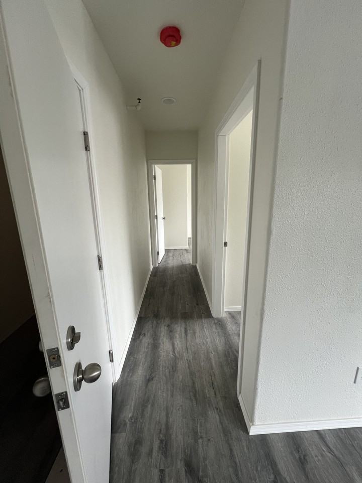 411 Mission St. - Photo 5 of 8