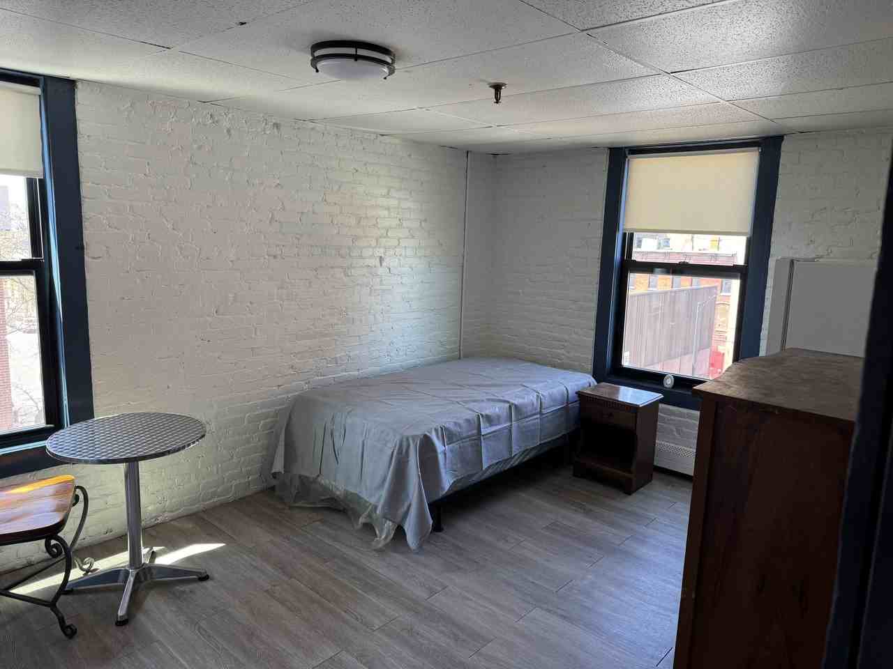 362 Essex St - Photo 4 of 4