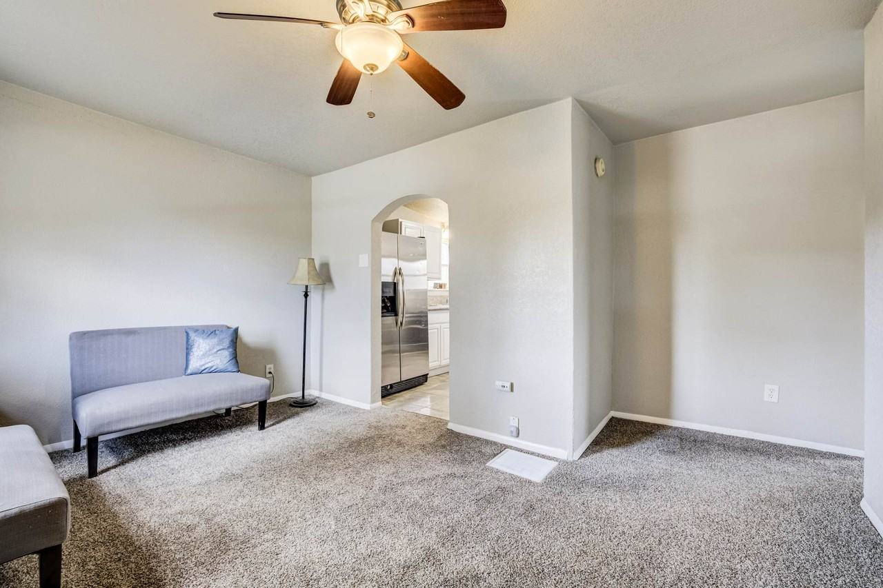 542 W Boulder St #1 - Photo 3 of 24
