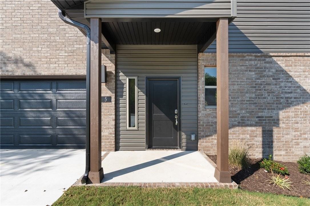 5 Hebrides Ln - Photo 3 of 25