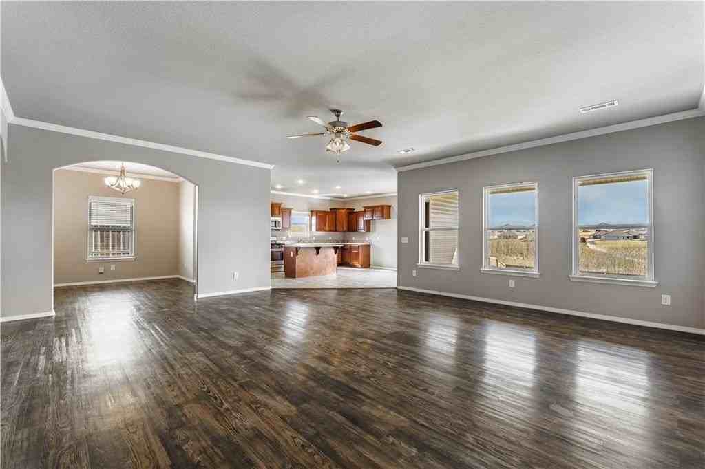 413 Driftwood St - Photo 2 of 24