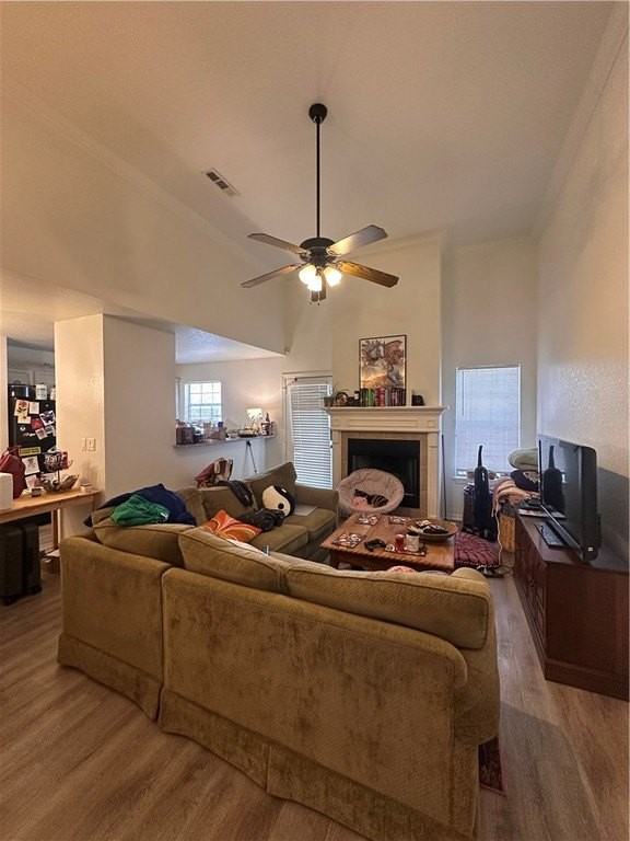 688 W Sycamore St - Photo 2 of 15