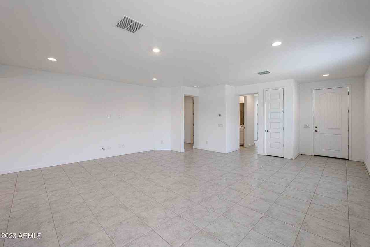 16554 W Questa Dr - Photo 5 of 39