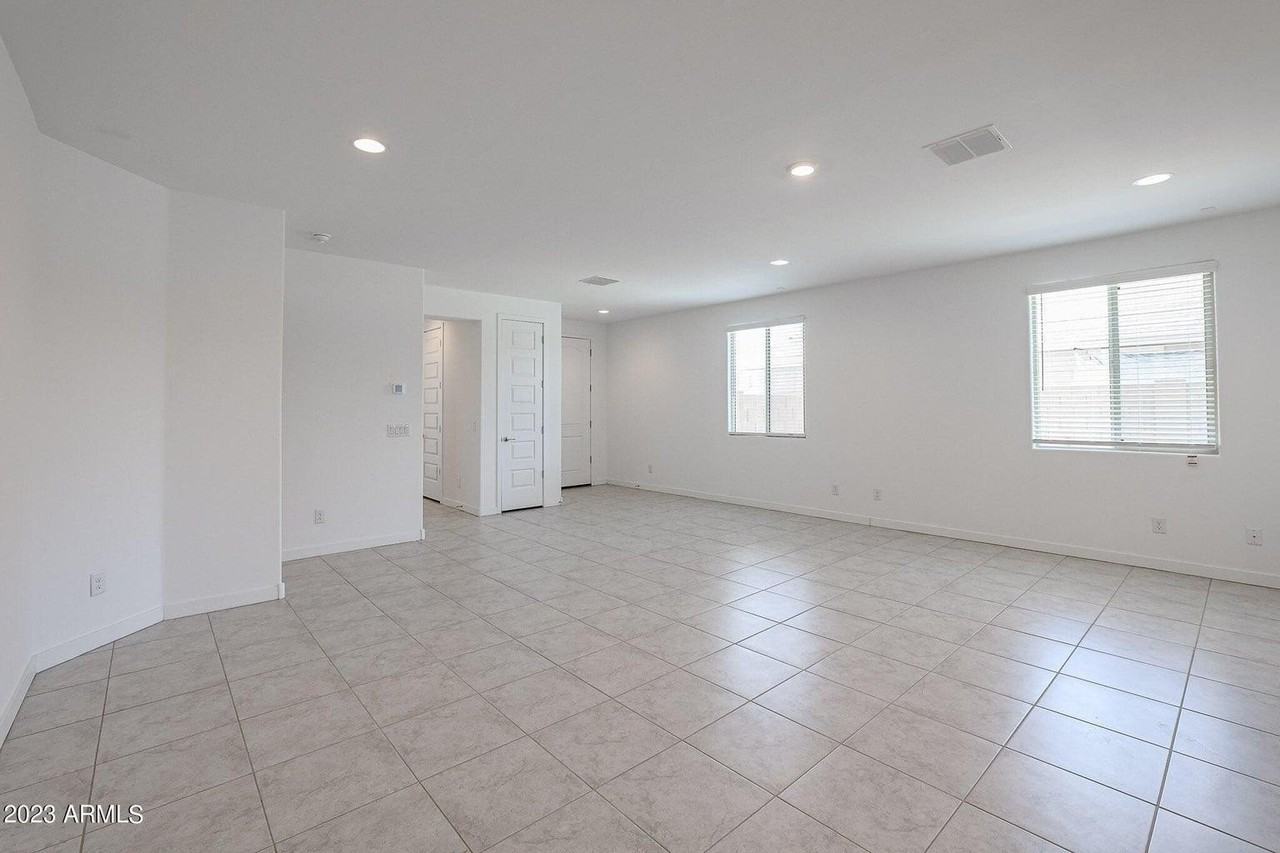 16554 W Questa Dr - Photo 6 of 39