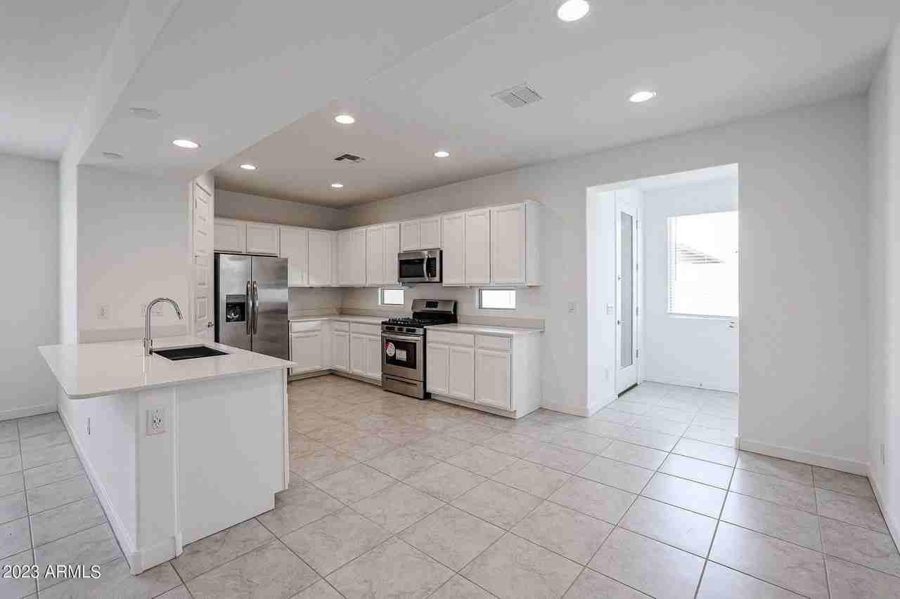 16554 W Questa Dr - Photo 7 of 39