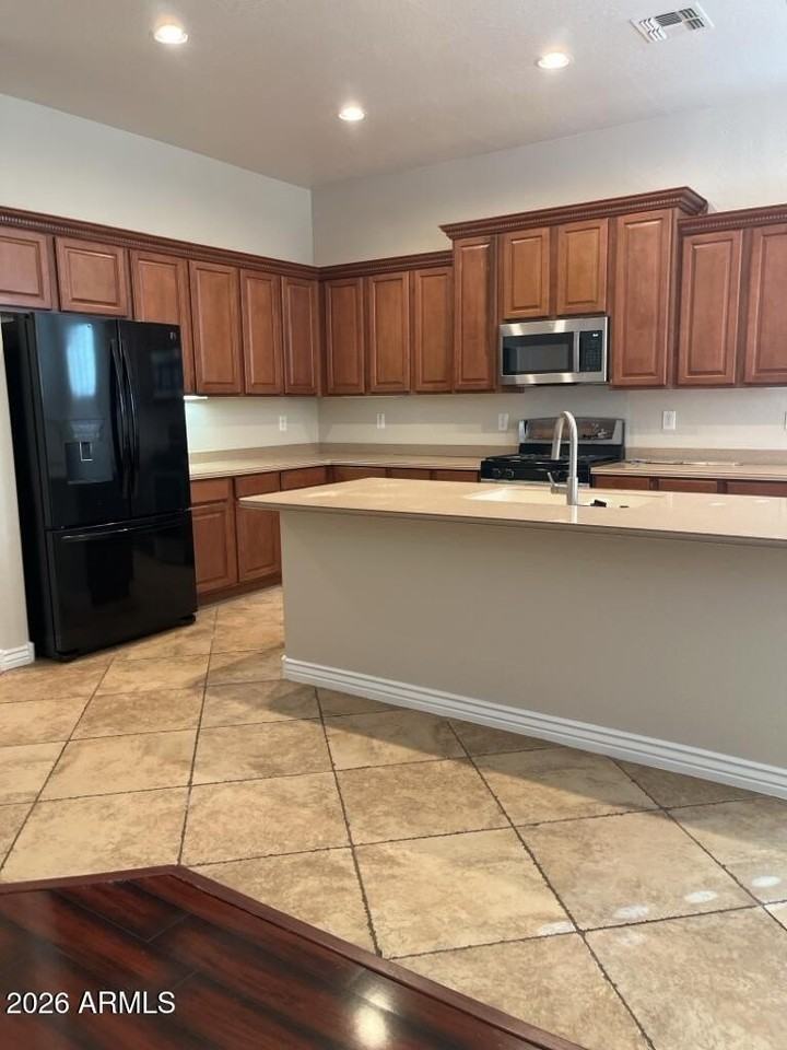 18068 W Rimrock St - Photo 7 of 20