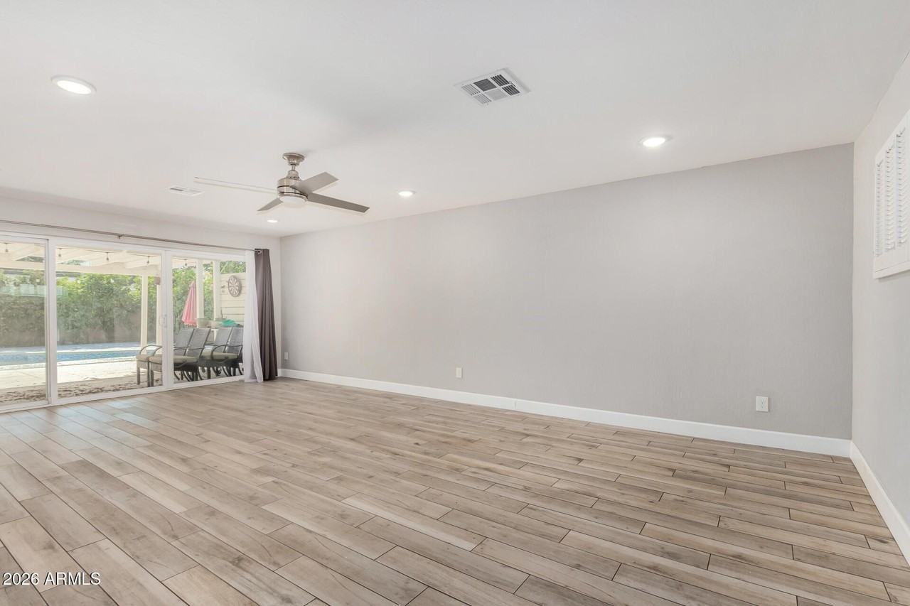 429 W Flower St - Photo 7 of 28