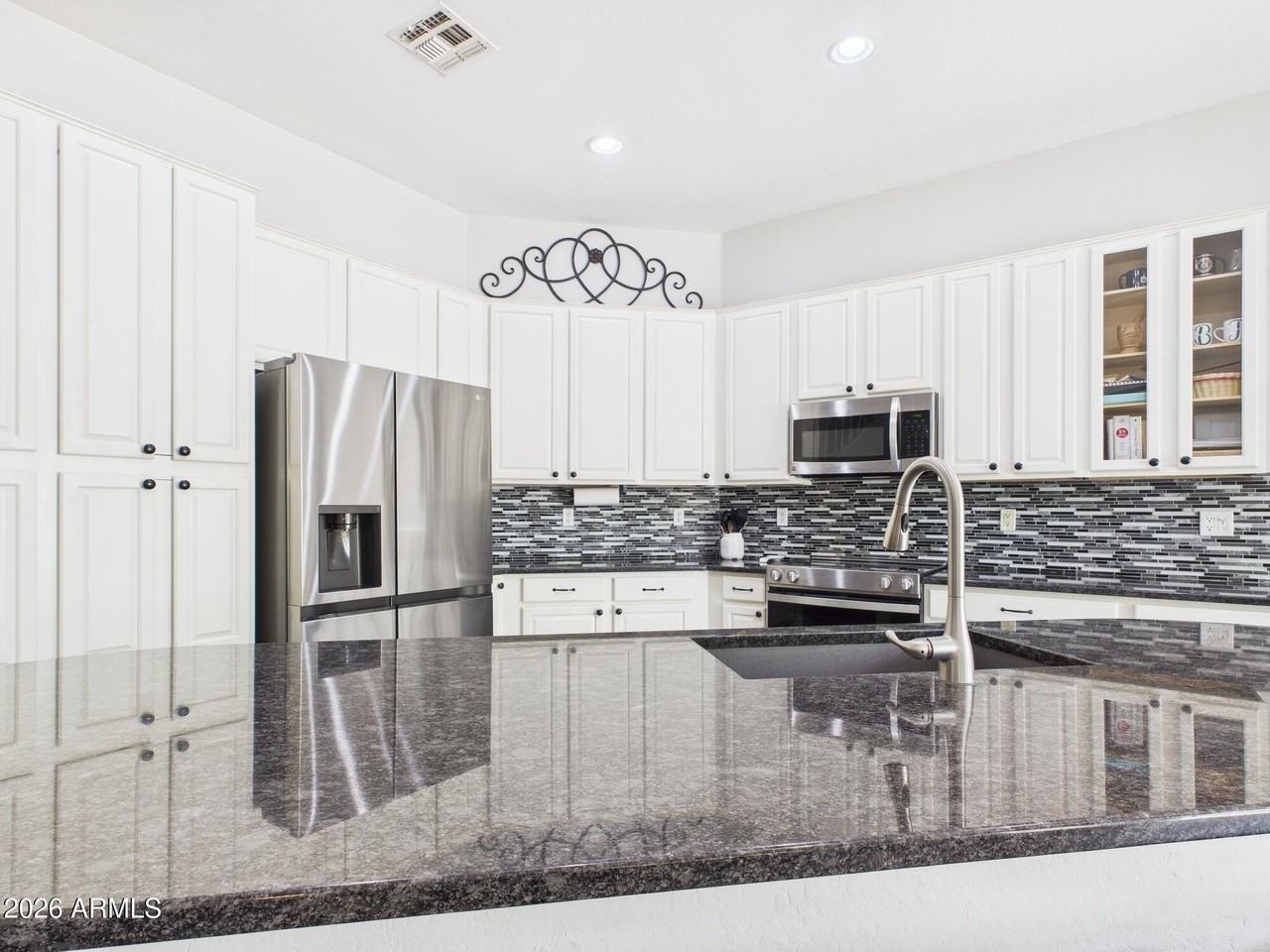 8034 W Clara Ln - Photo 2 of 30