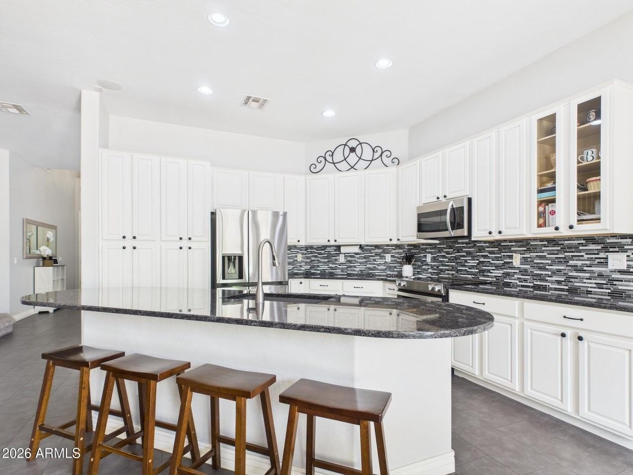 8034 W Clara Ln - Photo 4 of 30