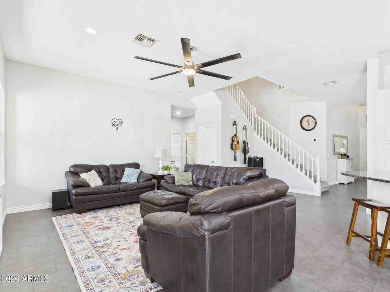 8034 W Clara Ln - Photo 7 of 30
