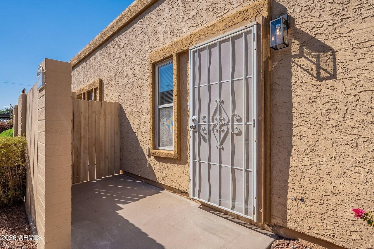 1331 E Pierson St - Photo 4 of 30