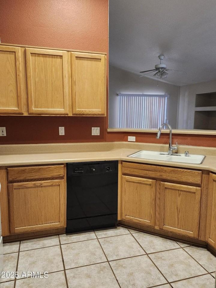 6424 W Saddlehorn Rd - Photo 6 of 21
