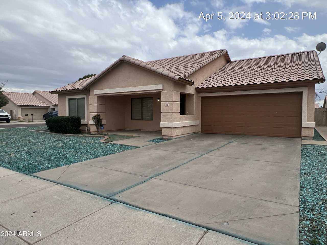 8501 W Hazelwood St - Photo 3 of 26