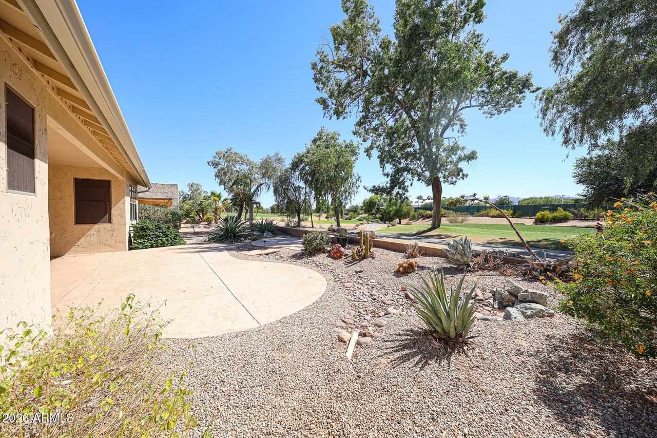 17859 W Club Vista Dr - Photo 2 of 36