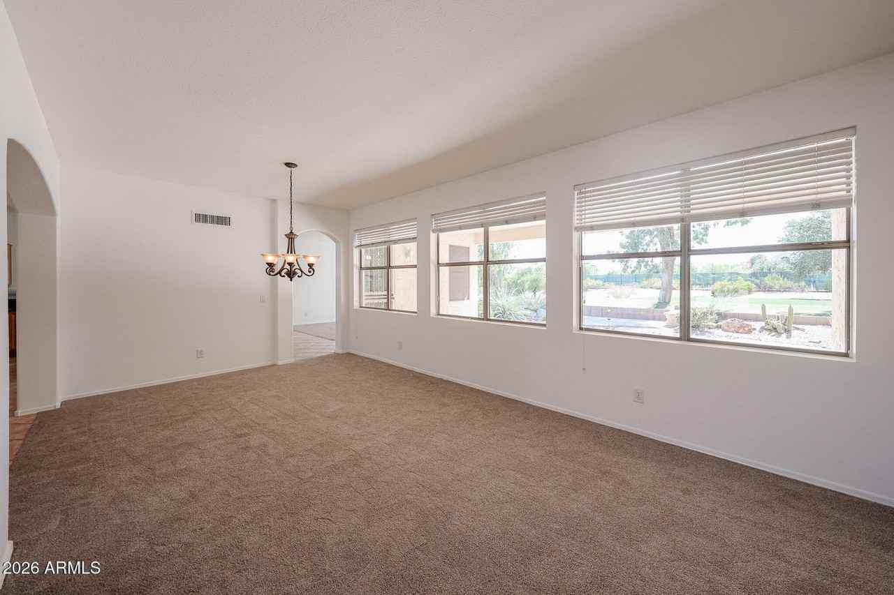 17859 W Club Vista Dr - Photo 7 of 36