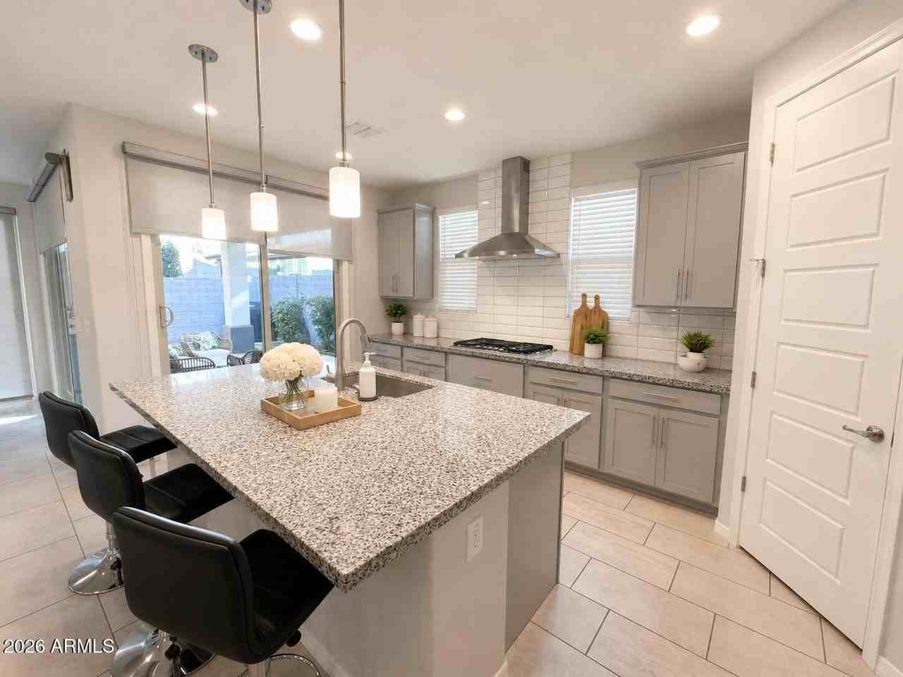 1131 S Jay St - Photo 5 of 29