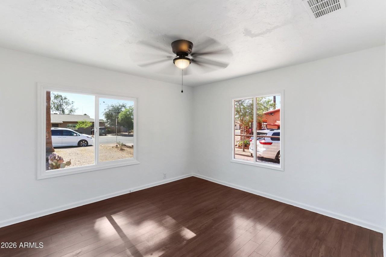 919 N Gilbert Ave - Photo 7 of 26