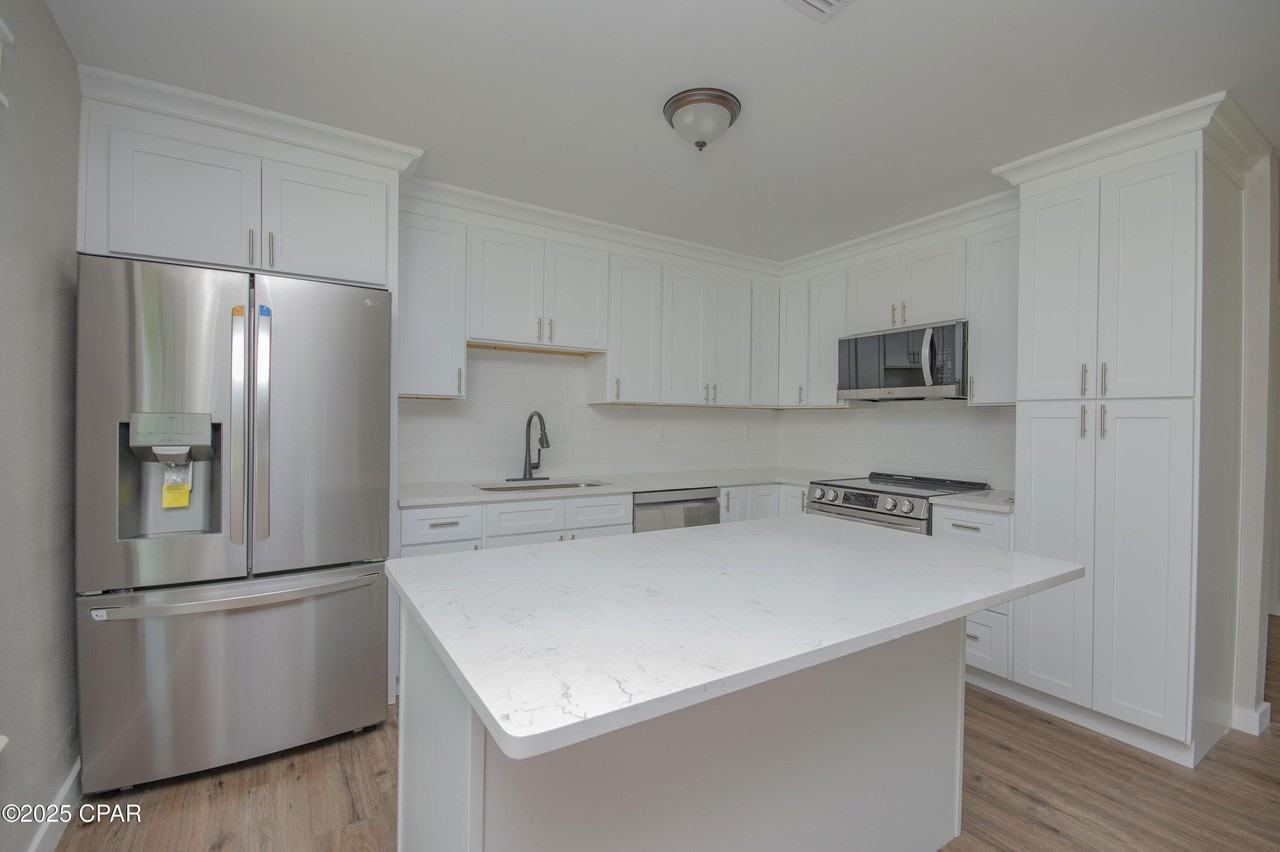 3119 W 23rd Ct - Photo 4 of 45