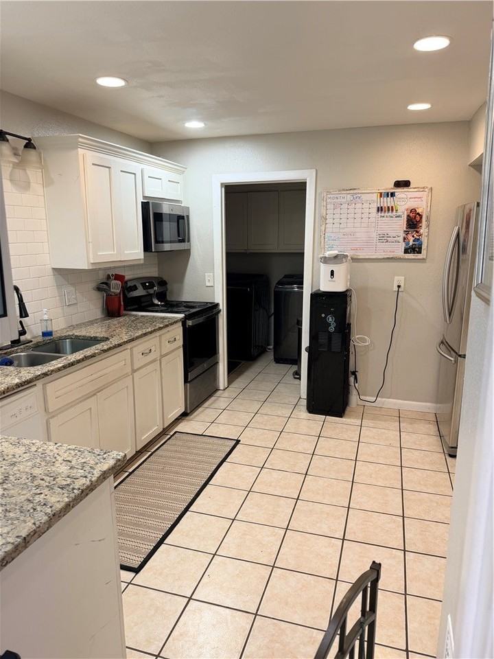14313 Goldfish St - Photo 3 of 15