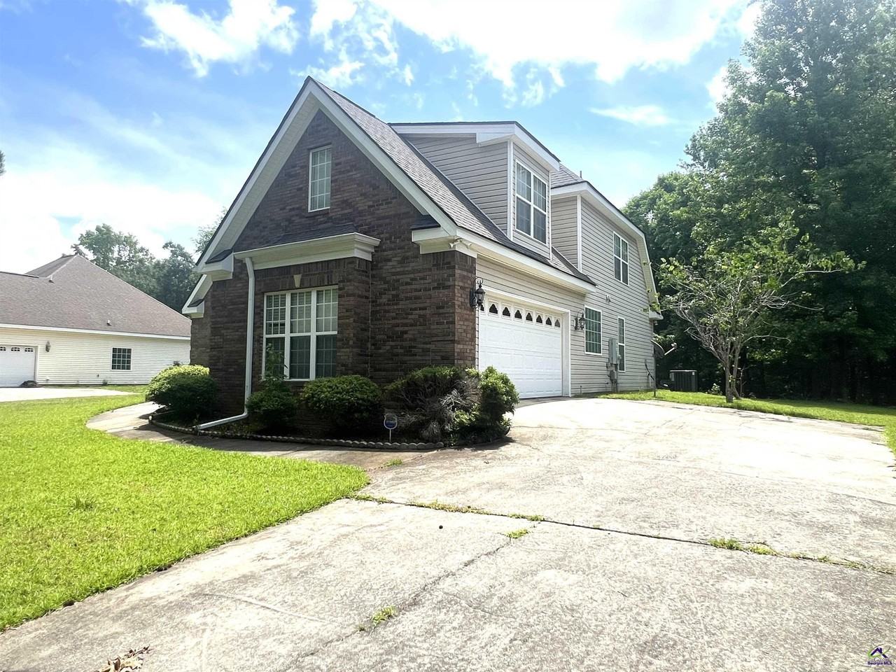 136 Joycliff Cir - Photo 2 of 38