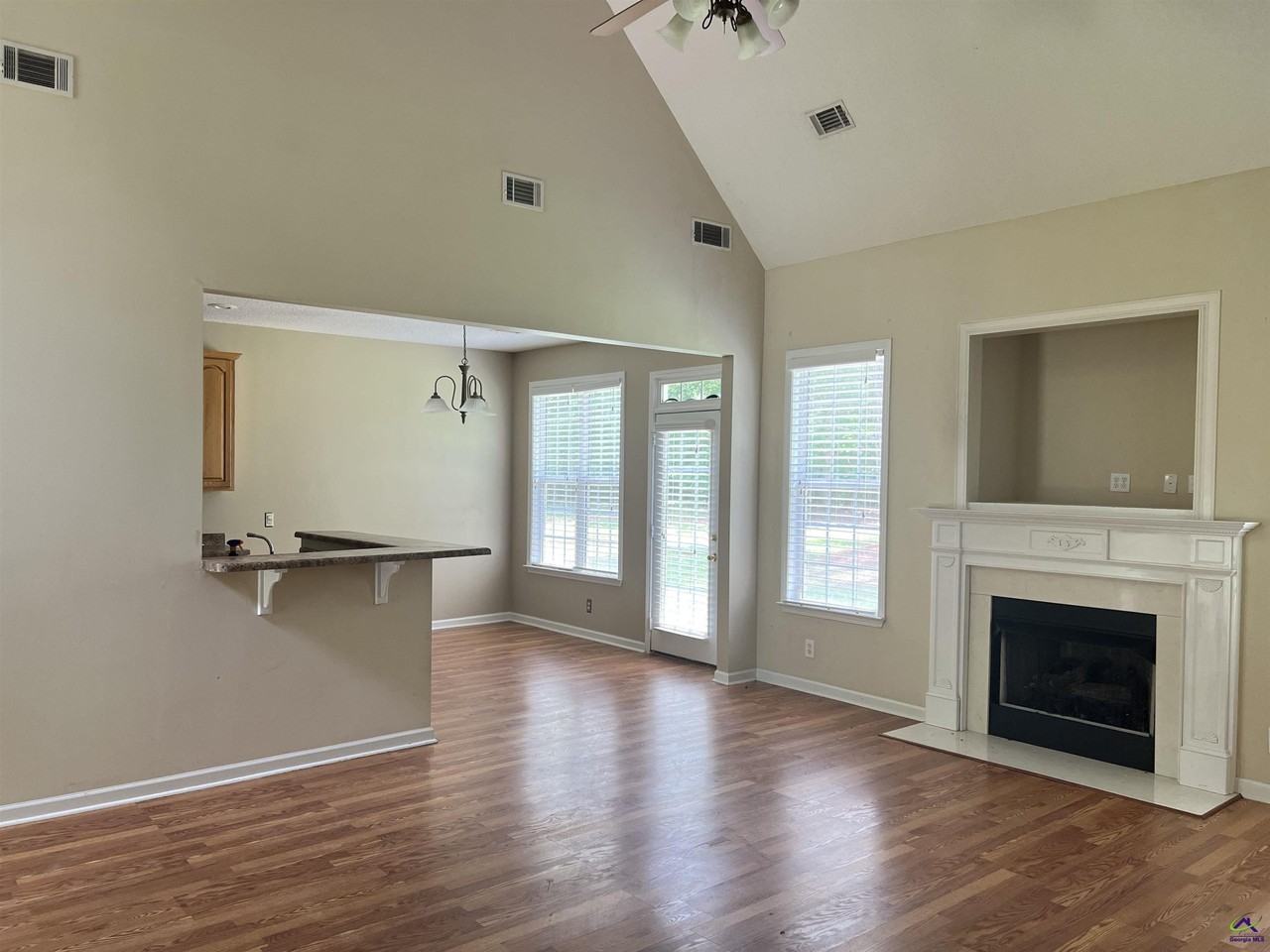 136 Joycliff Cir - Photo 5 of 38