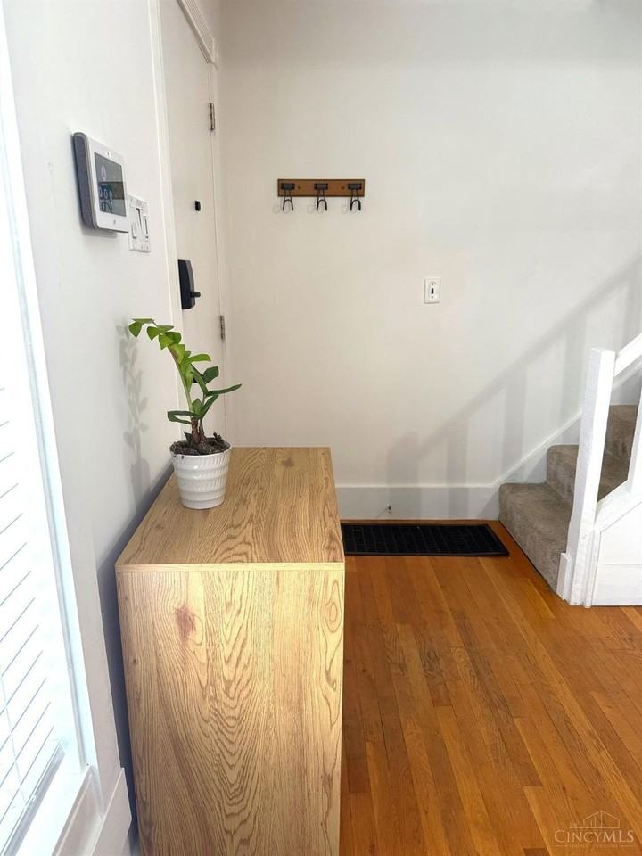 1239 Isis Ave - Photo 4 of 22