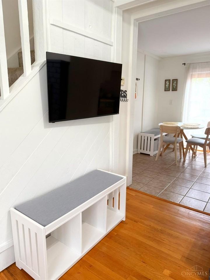 1239 Isis Ave - Photo 5 of 22