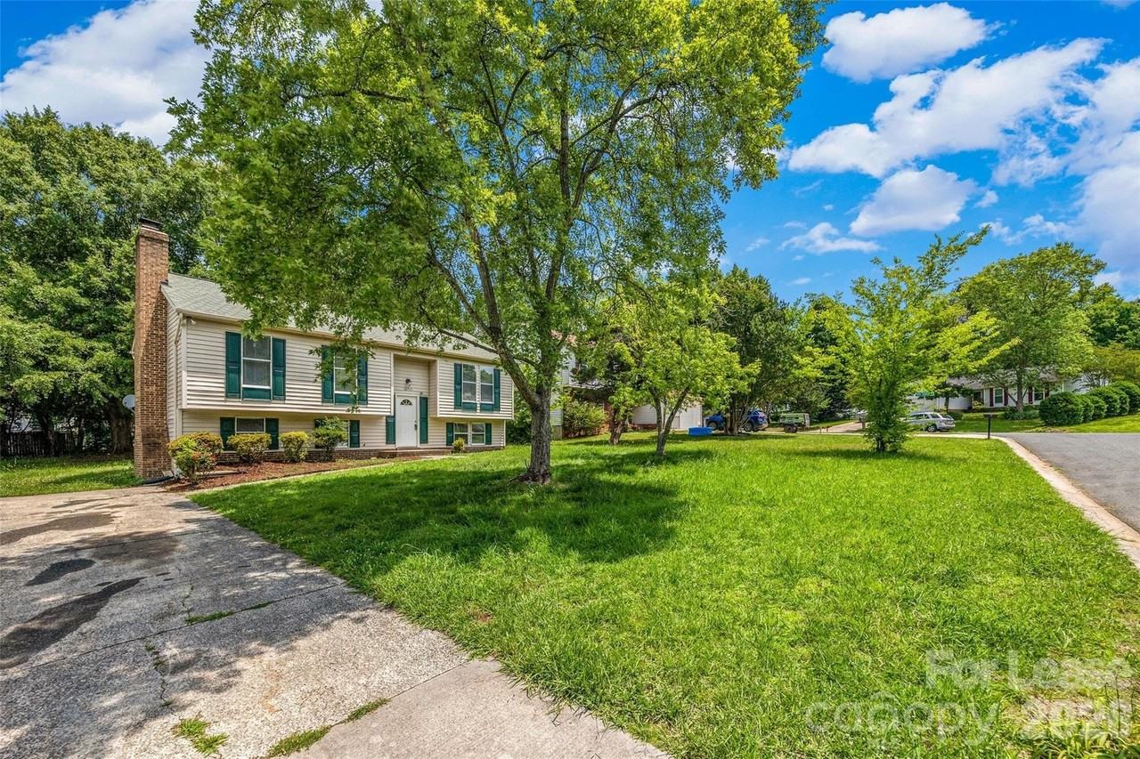 10715 Derry Dr - Photo 2 of 31