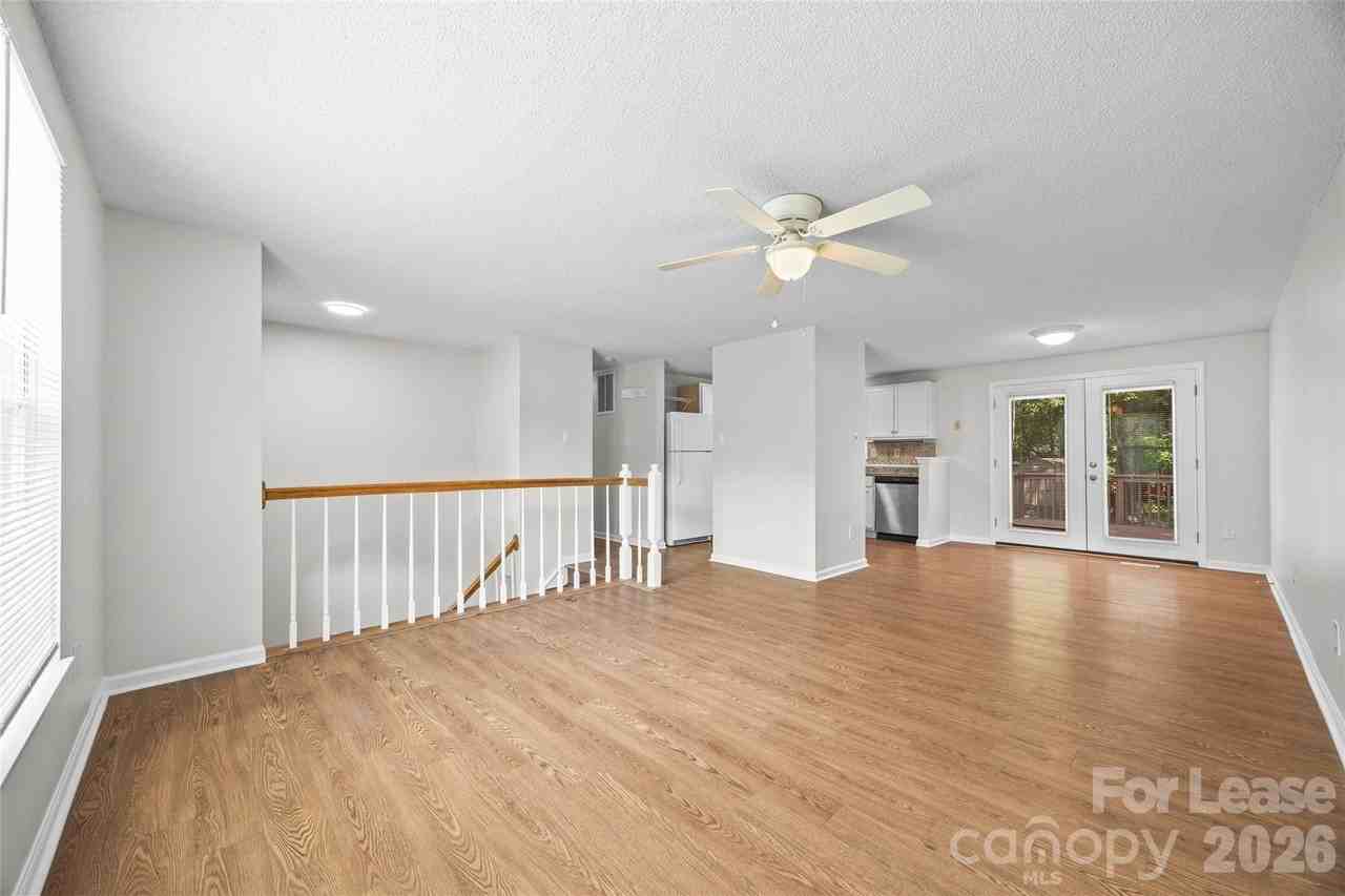 10715 Derry Dr - Photo 6 of 31