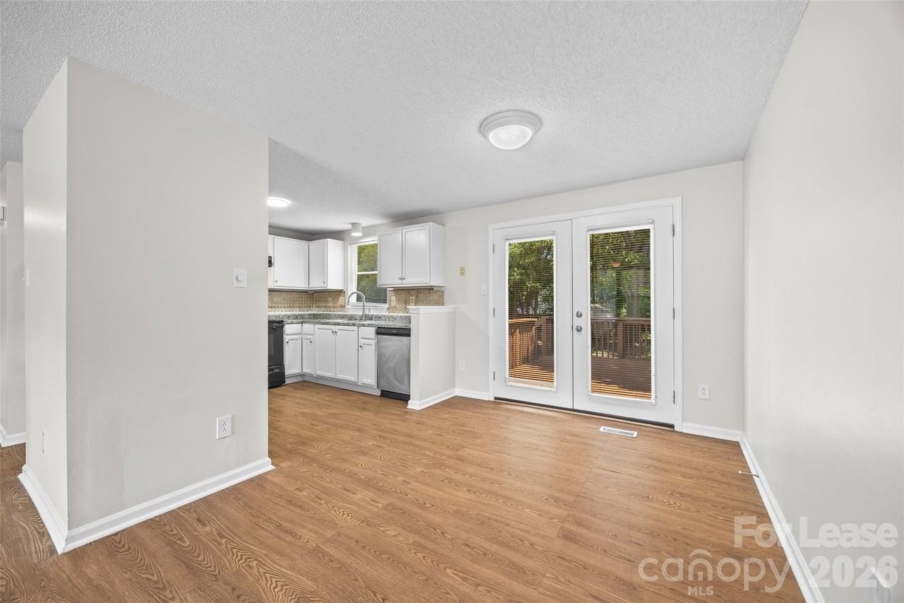 10715 Derry Dr - Photo 7 of 31