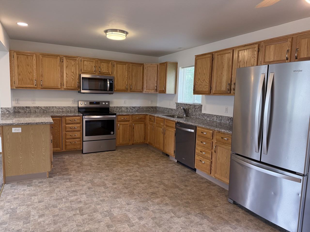 991 Mill St #991 - Photo 5 of 33