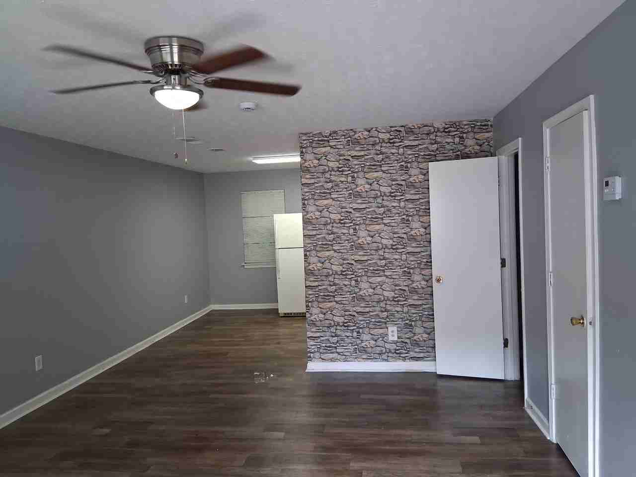 209 E Wilson St #1 - Photo 4 of 16