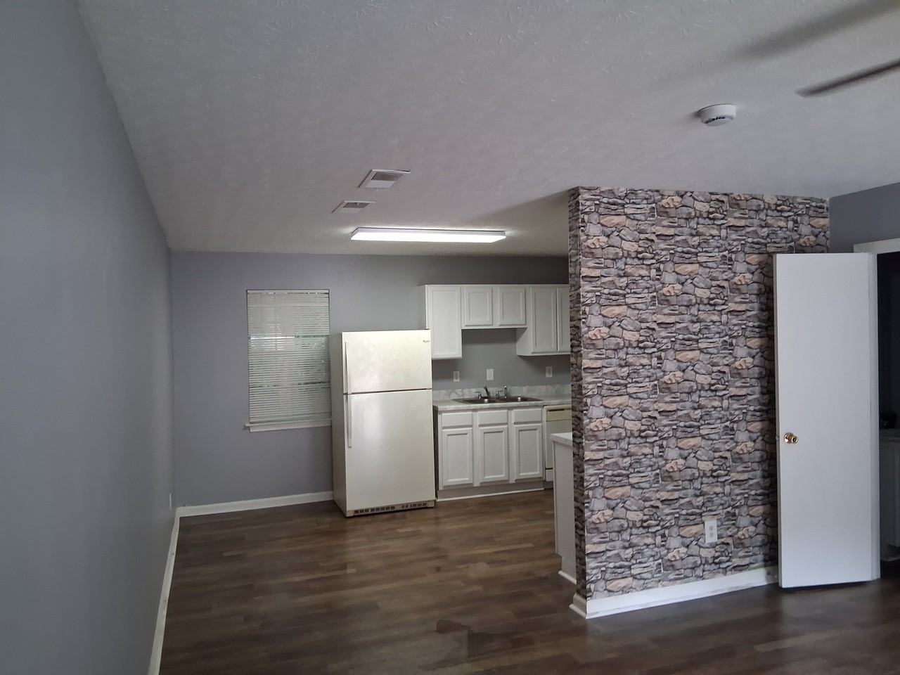 209 E Wilson St #1 - Photo 5 of 16