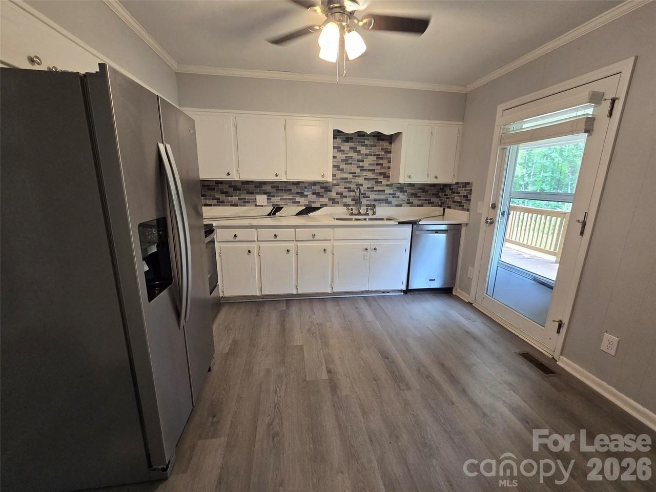 230 Cardinal Ave - Photo 6 of 29
