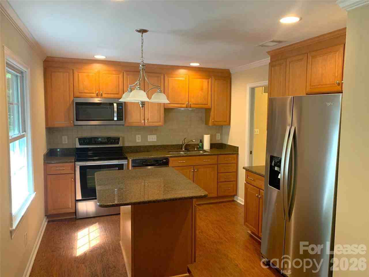 1114 Glenshannon Rd - Photo 2 of 35