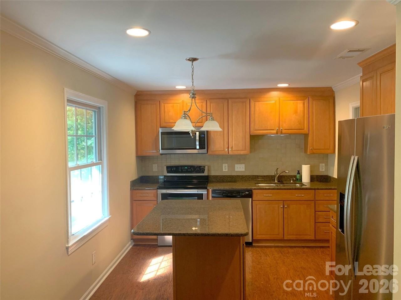 1114 Glenshannon Rd - Photo 3 of 35