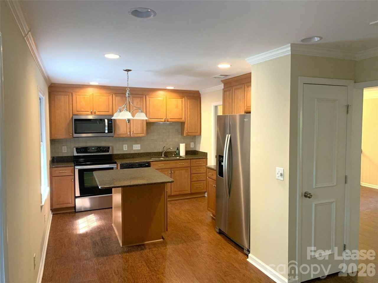 1114 Glenshannon Rd - Photo 4 of 35