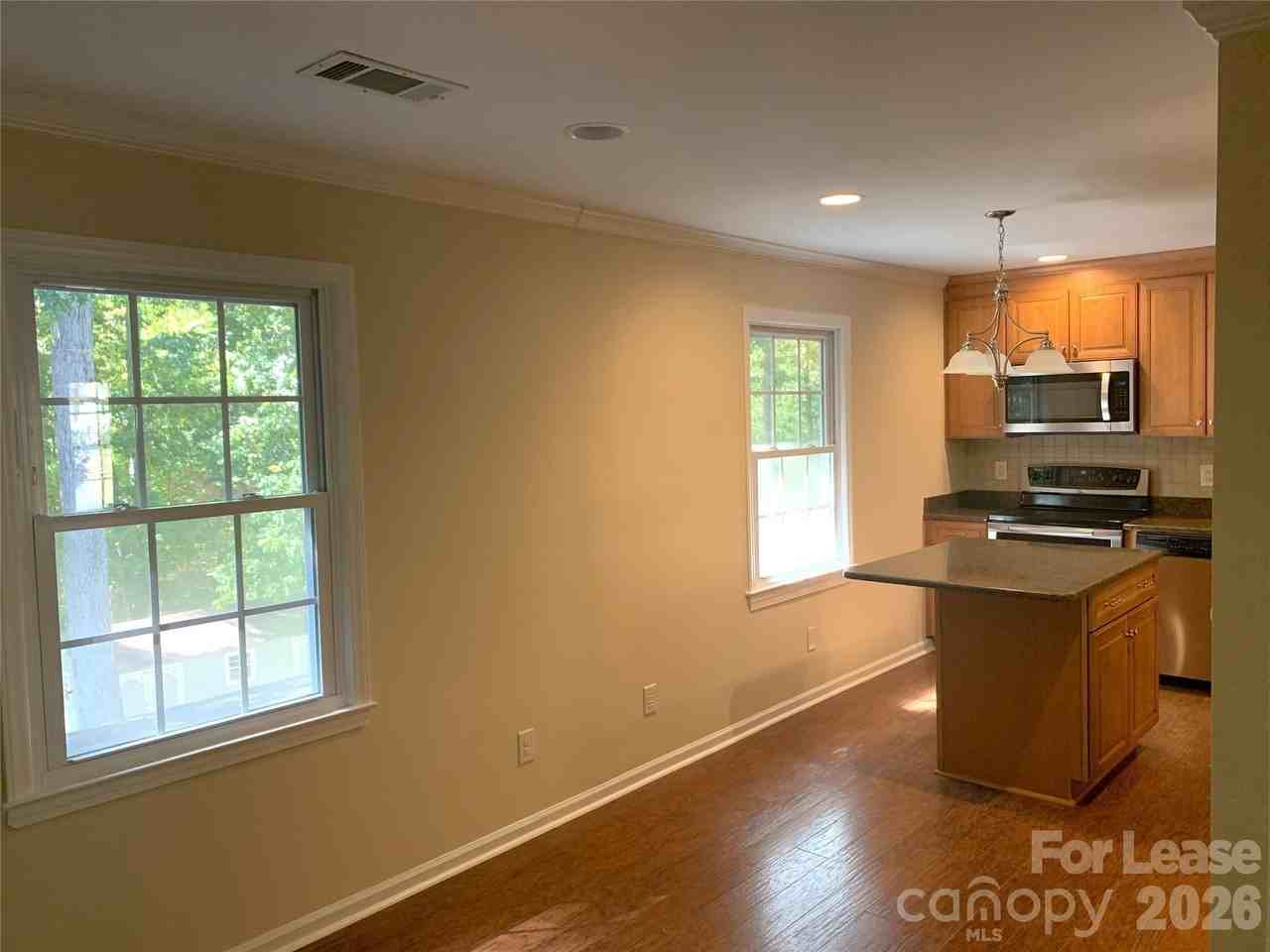 1114 Glenshannon Rd - Photo 5 of 35